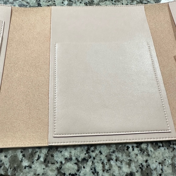 Erin Condren — Blush Vegan Leather Planner Folio - Picture 5 of 8